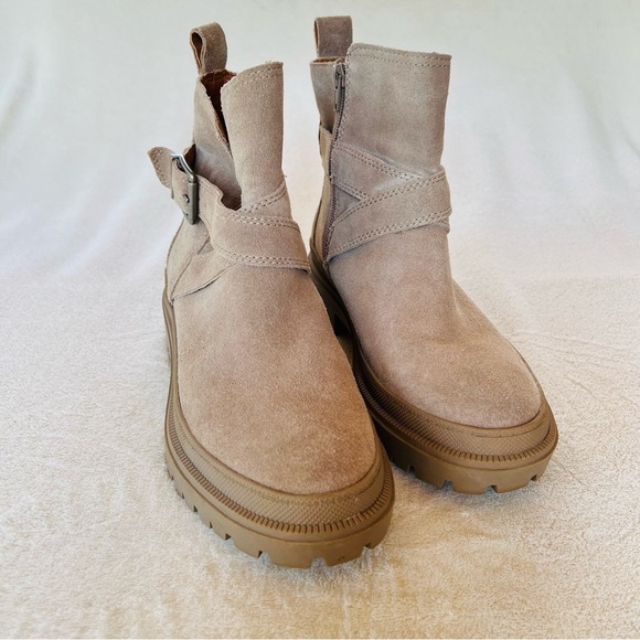 LUCKY BRAND Elyton Suede Zip Buckle Crossover Chunky Lug Sole Boots SIZE 8 - Picture 2 of 9